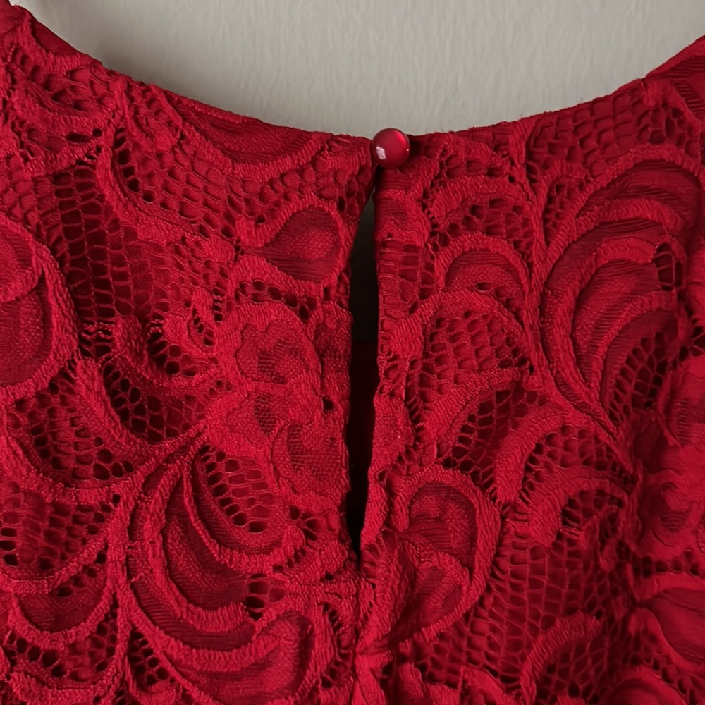 RED LACE TOP || SIZE M - Picture 11 of 13